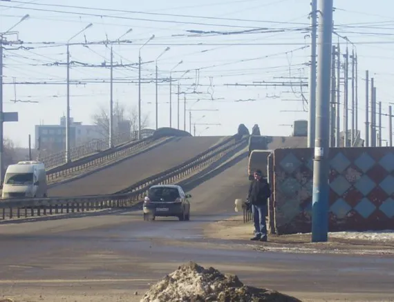Власти в 2016 году так и не отремонтировали Литейный Мост в Брянске