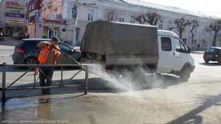 Коммунальные службы Рязани 25 марта моют разделители и ограждения