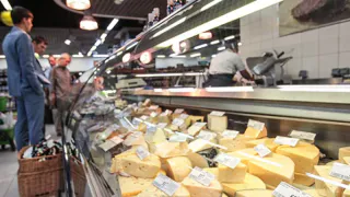 "Даже по акции не берите": названы марки сыра, от которых лучше полностью отказаться