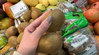 Не яблоко и не банан: ученые назвали самый полезный фрукт для здоровой кожи - замедляет старение