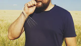 "Авангард" больше не жег сено: Иван Крестьянинов выехал на место воскресного пожара под Рязанью