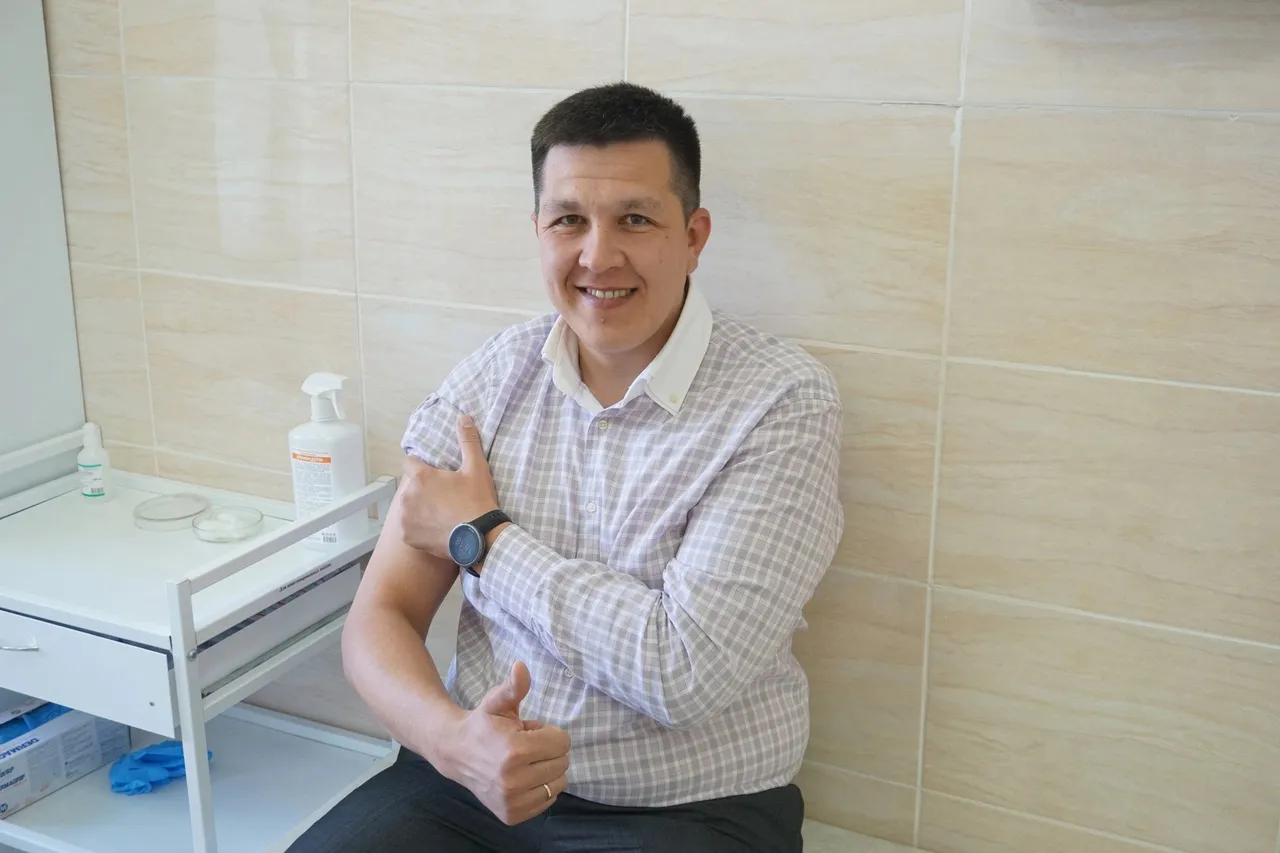 Главный врач Нижнекамской ЦРМБ сделал прививку от гриппа