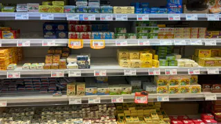 Знакомая продавщица из продуктового магазина поделилась советами: как правильно выбрать хороший маргарин для выпечки