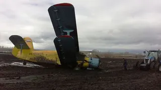 Самолет АН-2 совершил вынужденную посадку рядом с дорогой Челны - Заинск
