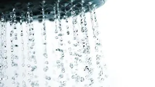 Контрастный душ улучшает работу мозга