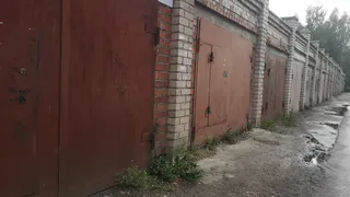 В Коми пенсионер украл у молодого соседа по гаражу из авто 140 000 рублей