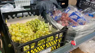 Эта ягода очень вредная: а мы едим ее как деликатес, еще и детей заставляем есть