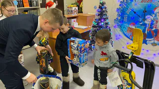 "Ёлка желаний" принесла радость братьям из Денисовки