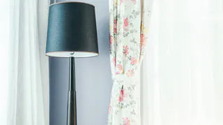 Эти три секрета чистки штор сделают их прямыми и свежими на полгода