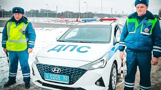 Брянские автоинспекторы помогли попавшей в аварию семье