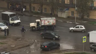 На Высоковольтной столкнулись грузовик и мотоцикл