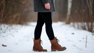 2 кусочка в ботинки - и ноги не мерзнут даже в -30: классный метод для тех, кто постоянно дрожит от холода 