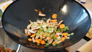 Что жарить первым — лук или морковь? Запомните одно правило приготовления вкусной и ароматной зажарки