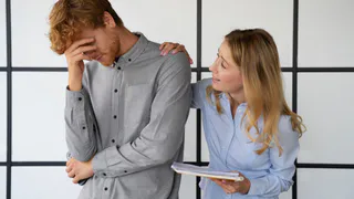 Один приём, который гасит конфликт с нервным человеком раньше, чем вы успеваете занервничать сами