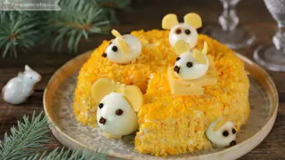 В год Змеи этот салат точно нужно готовить — «Мышки на сыре»: привлечет удачу и счастье — а готовится из дешёвых продуктов