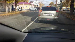 "Вместо двух полос теперь одна" - рязанец пожаловался на пробки из-за новой разметки