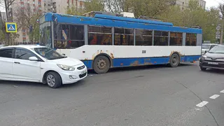 Во Владимире легковушка столкнулась с троллейбусом №10