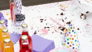 Впереди праздники и... пятна на скатертях