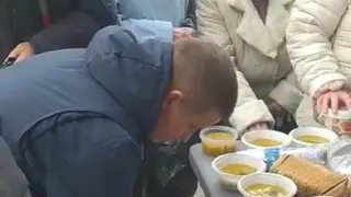 "Накорми ближнего": в центре Рязани жителей города угостили тарелочкой горячего супа