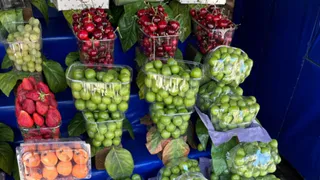 Такая ягода — самая вредная: а мы едим ее покупаем как деликатес, еще и детей заставляем есть