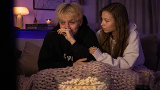 Из телевизора кричала Анна Пересильд, а он не мог ей помочь: почему Ваня Дмитриенко расплакался над сценой из «Слова пацана» сильнее миллионов зрителей