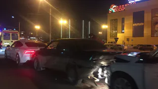 На Московском собирается пробка из-за ДТП с участием трех легковушек