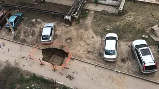 И земля разверзлась... В Рязани вновь провалился асфальт