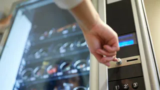 Лекарства хотят продавать через автоматы