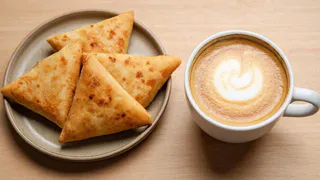 Хрустящие пирожки из лаваша с мясом и корейской морковью: быстрый рецепт на сковороде