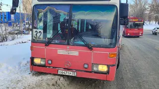 Во Владимире автобус №32 наехал на снежный вал: один из пассажиров упал