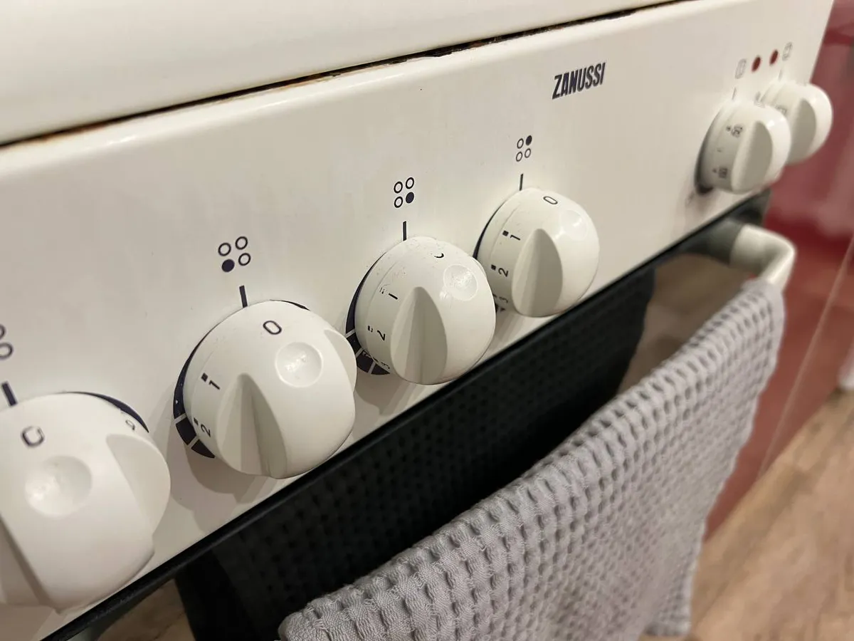 Секрет идеально чистых ручек плиты: отмываю их, не откручивая ни разу. Работает безупречно