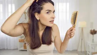 Названы неочевидные причины выпадения волос