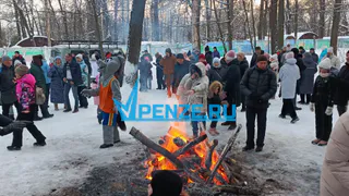 В Пензе для малышей и их родителей организовали «Новогодний костер» на свежем воздухе