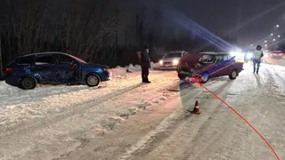 Водитель отечественного автомобиля спровоцировал ДТП с пострадавшими в Усинске