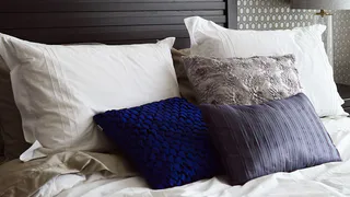 Как эффективно чистить подушки: простые методы для домашнего ухода