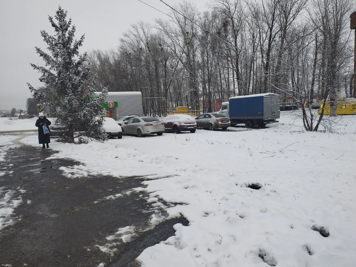 Инспекторы ГИБДД поехали по дворам: с 23 декабря автовладельца ждёт сюрприз, если припарковался в собственном дворе