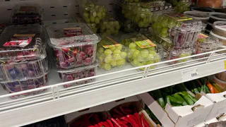 Это самая вредная ягода: а мы едим ее покупаем как деликатес, еще и детей кормим