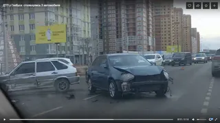 ДТП у "Глобуса": в Рязани столкнулись 2 легковушки и бензовоз