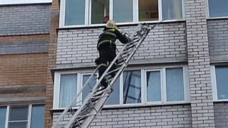 Спасатели в Чебоксарах выручили девочку из закрытой квартиры