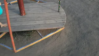 В Рыбном дети рискуют получить травму на детской площадке