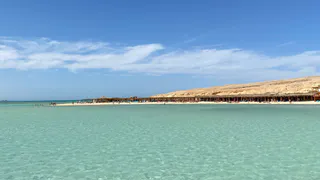 Этот курорт не зря называют русской Италией: идеально чистые пляжи и лазурное море за копейки