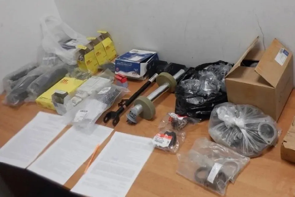 В казанском аэропорту пресекли незаконный ввоз автозапчастей