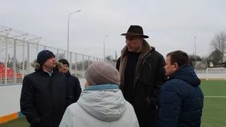 Валуев в шляпе проинспектировал, как идет пиар "Единой России" за бюджетный счет