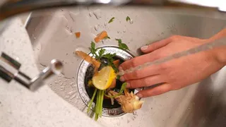 Что категорически нельзя смывать в раковину