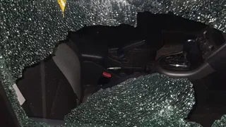 Вечером на улице Кальной в Рязани разбили стекло Peugeot 308