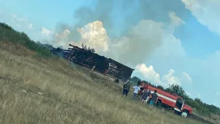 Остался лишь остов: в Коростове после удара молнии загорелся дом