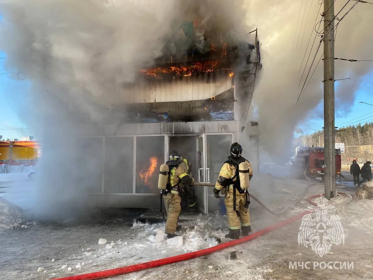 В Челябинской области вспыхнул павильон на остановке