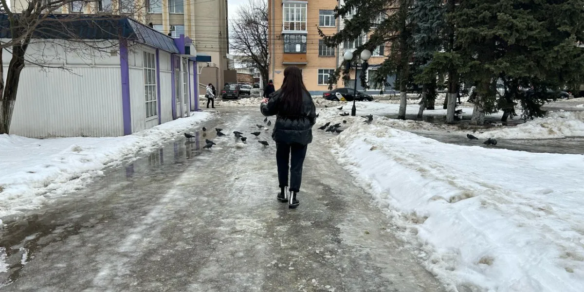 В Пензенской области на дороге до с. Леонидовка можно кататься на коньках