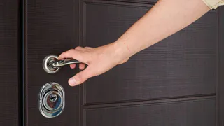 Приметы и запреты на 7 мая: непрошенных гостей лучше в дом не пускать