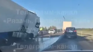 В Рязанской области на границе с Мордовией произошло ДТП с двумя фурами